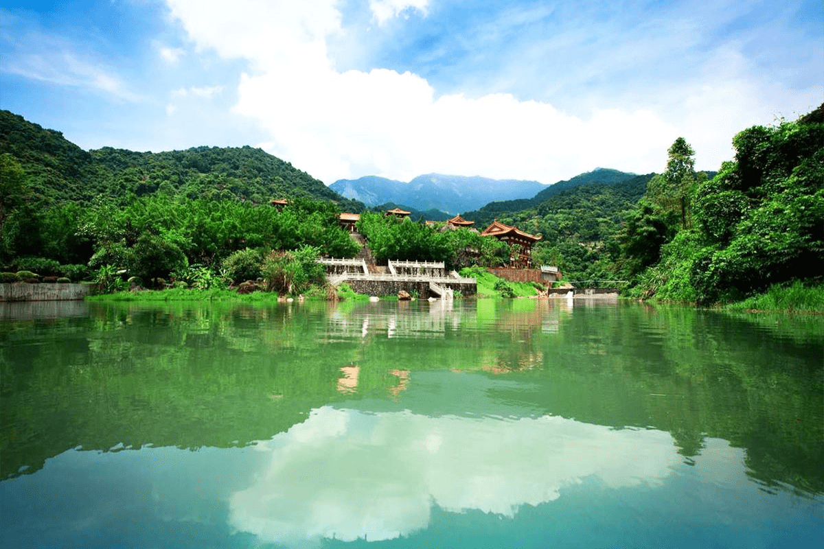 广州罗浮山公墓官网园区湖景图